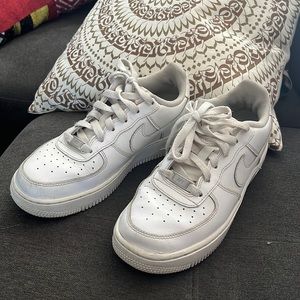 White Air Force 1’s 6Y women’s 8